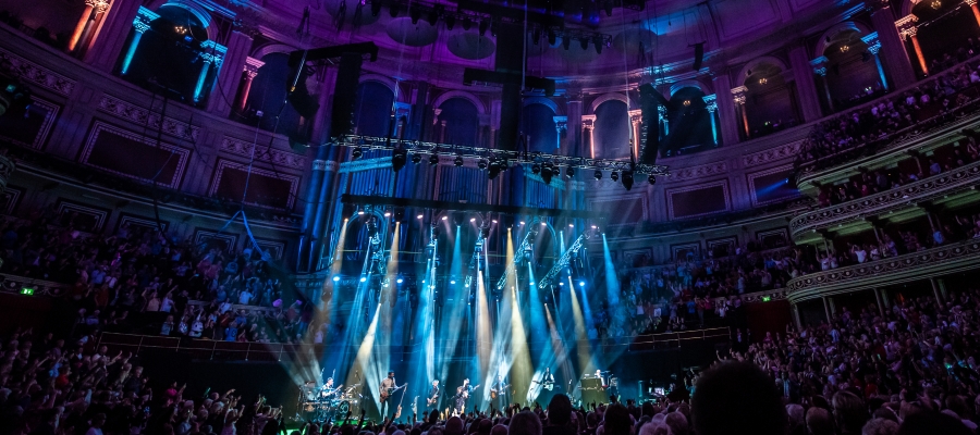 Vista 3 by Chroma-Q Delivers a Memorable Performance for Cliff Richard 60th Anniversary Shows